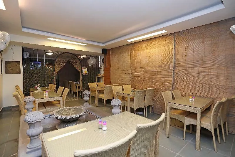 **  Super Oyo Collection O Hamilton Hotel Delhi  India